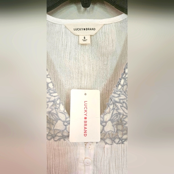 NWT Lucky Brand Sleeveless V-neck 3 Button White Top With Lt Blue Lace: Small - Picture 4 of 8